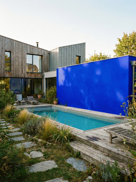 Un mur complet en bleu majorelle